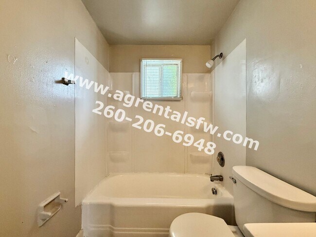 Building Photo - 4729 Northcrest Dr
