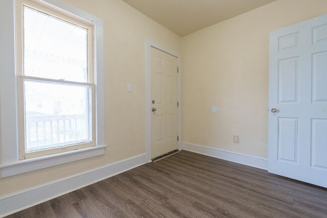 Building Photo - MOVE IN READY 4 Bedroom in Chesapeake!