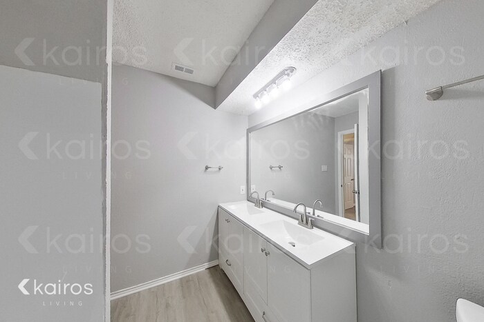 Building Photo - 7148 Misty Meadow Dr S