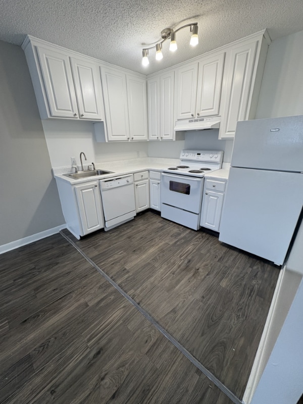 Building Photo - 1005 Hickory Hill Ln