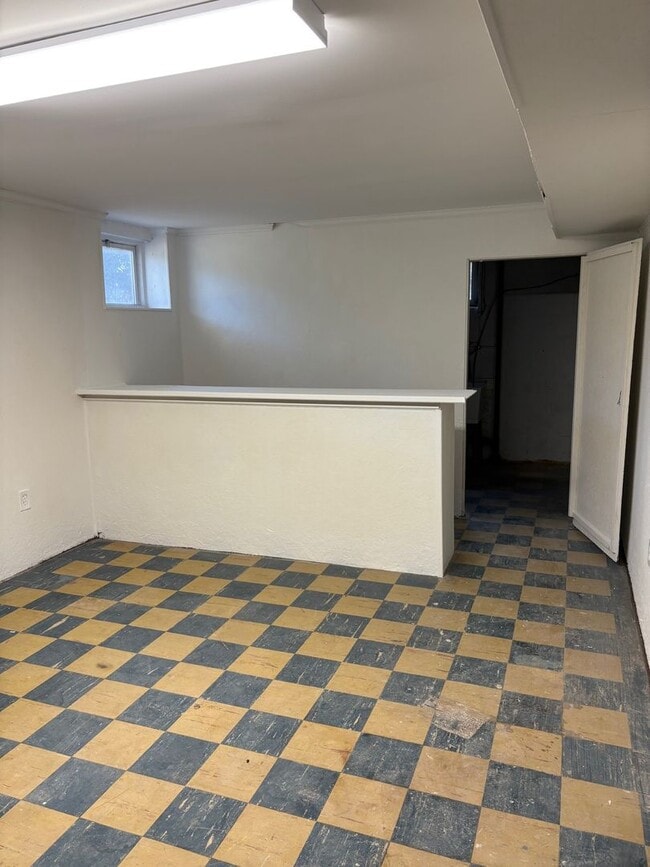 Building Photo - Recently Remodeled 2BR/1BA Three-Level Duplex in Arlington