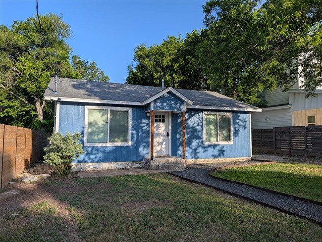 Building Photo - 6915 Providence Ave