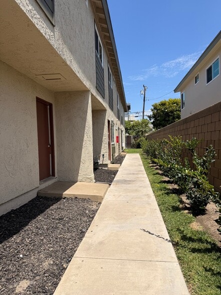 Building Photo - 5776 Rostrata Ave