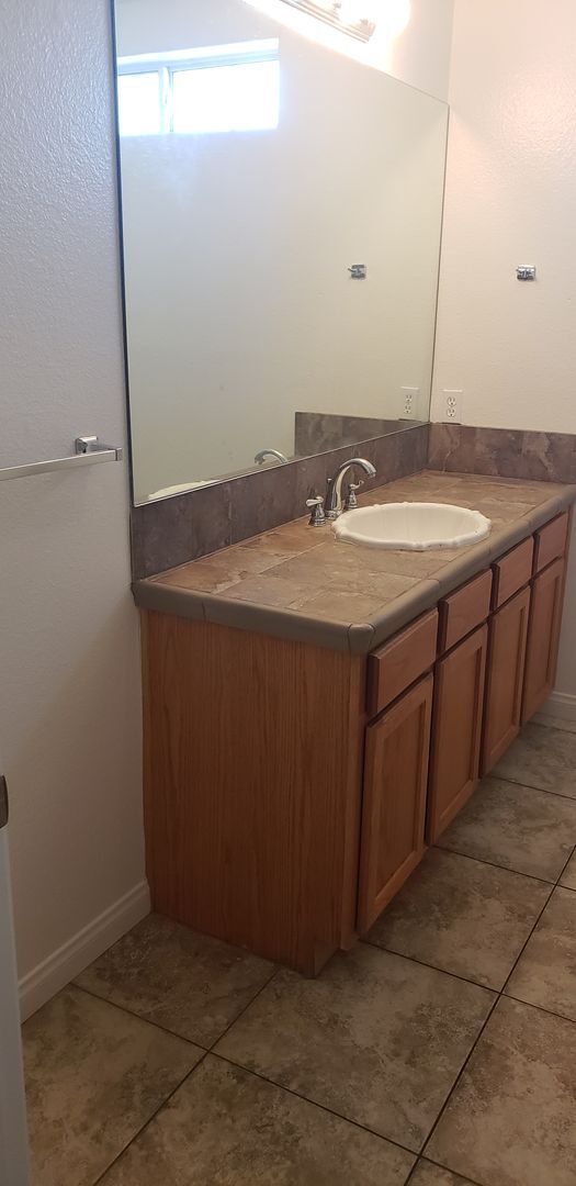 Building Photo - COMING SOON 4 bed 2 bath home in Upper Friendly Hills Area