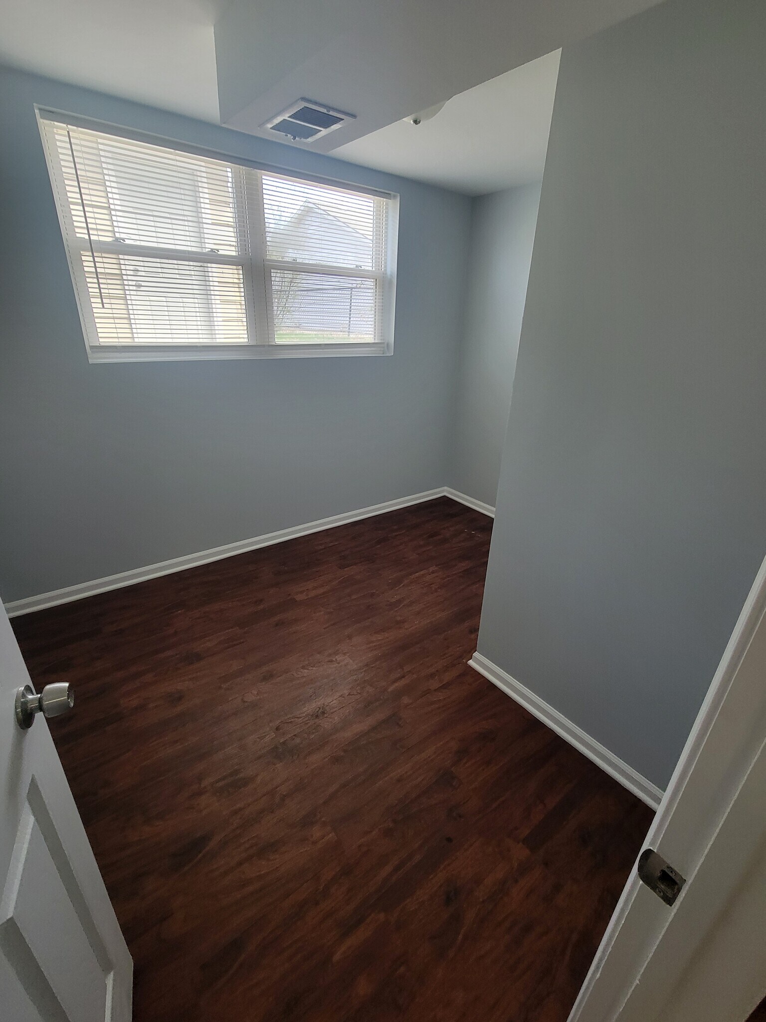 Building Photo - 22005 Balmoral Dr