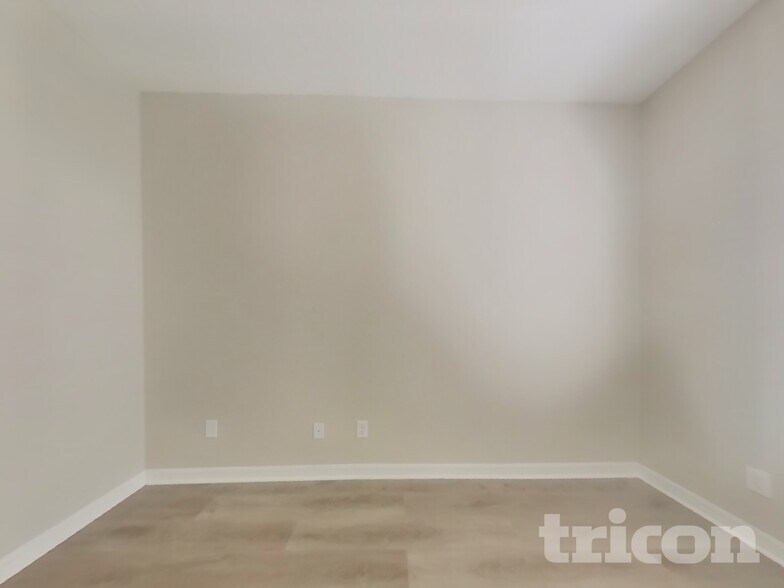 Building Photo - 6300 Falcon Lair Dr