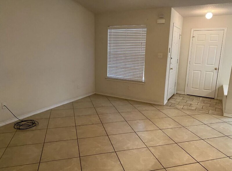 Building Photo - 947 Willow Pond St