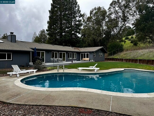 Building Photo - 226 Alderbrook Pl