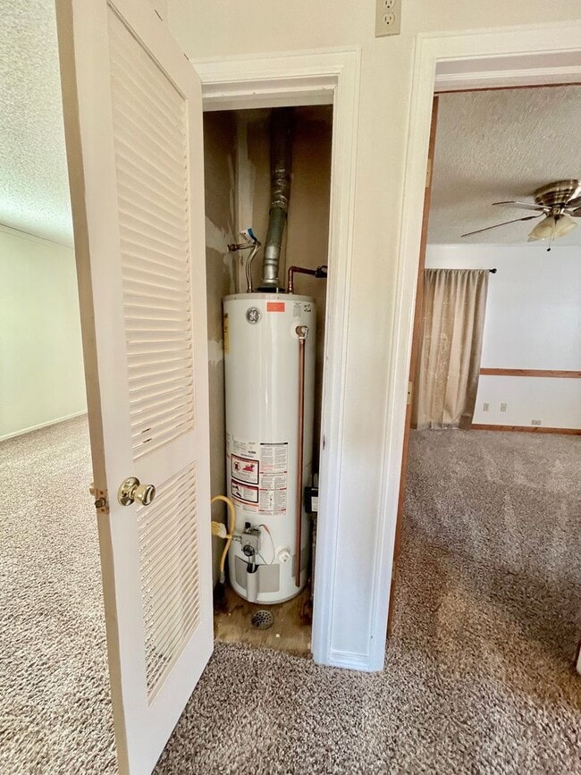 Building Photo - 2 Bedroom 1 Bath Rancher in Constitution H...
