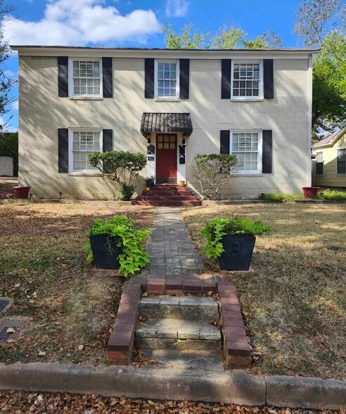 Front of Boarding House - 415 Sunny Ln