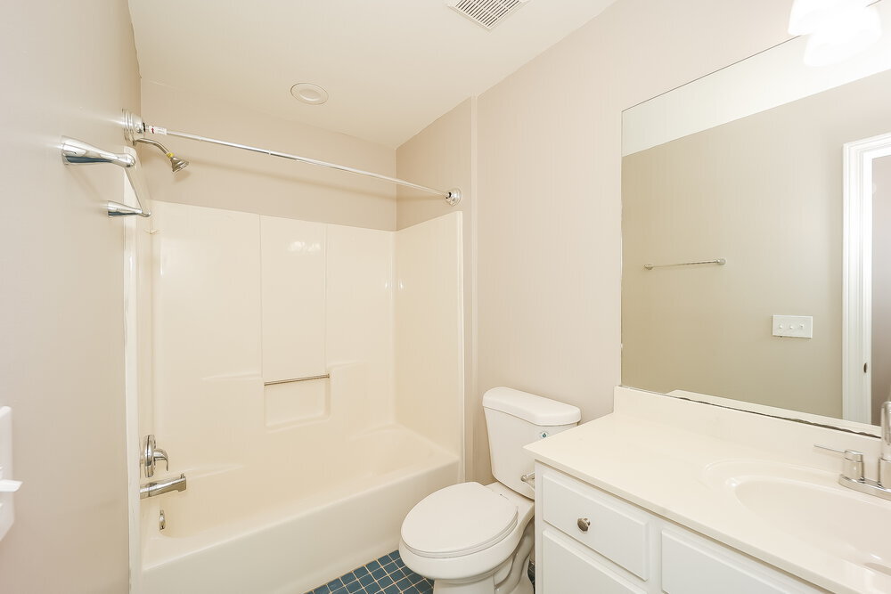 Building Photo - 4165 Golfview Dr