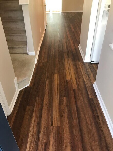 Building Photo - 121 Watertree Ln