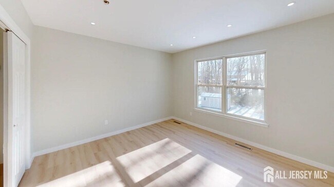 Building Photo - 9 Black Oak Ln