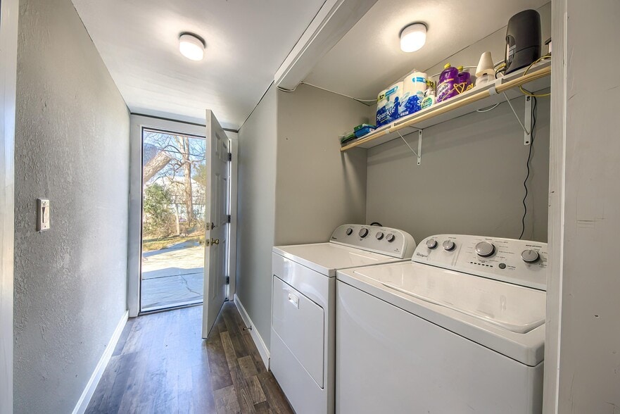 Building Photo - 427 E Southcross Blvd