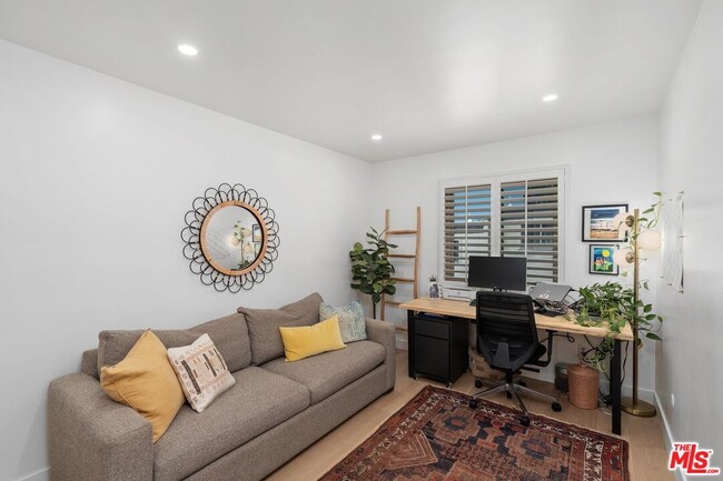 Building Photo - 11260 Overland Ave
