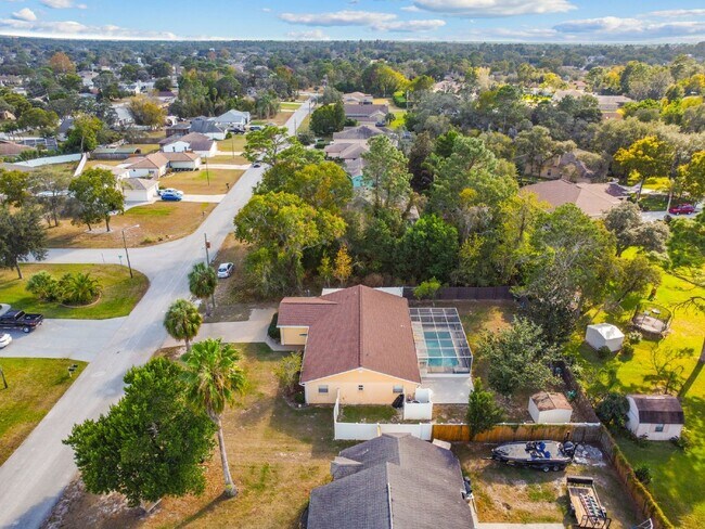 Building Photo - ***PRIVATE HEATED POOL*** Beautiful, Fully-Furnished 3-Bedroom Home Available April 1, 2026!   **...