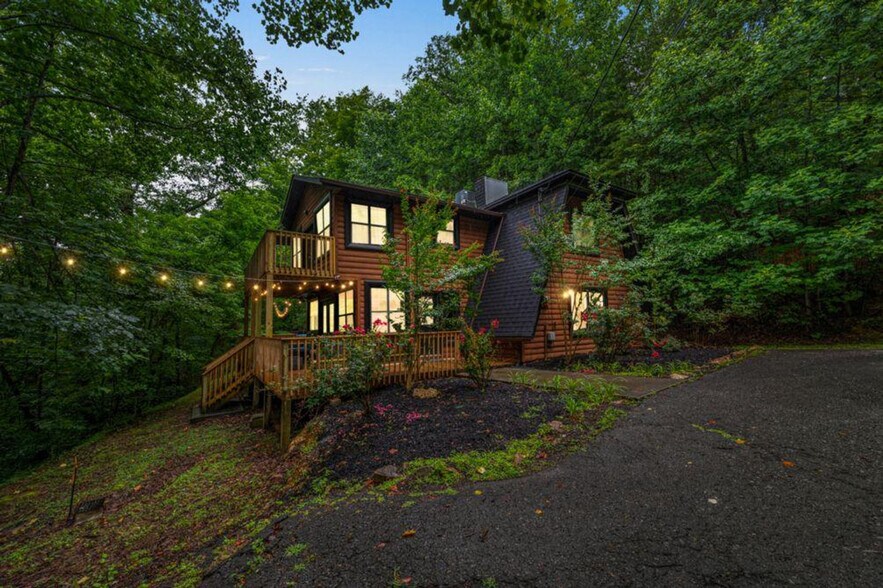 Building Photo - 459 Sugar Mountain Way