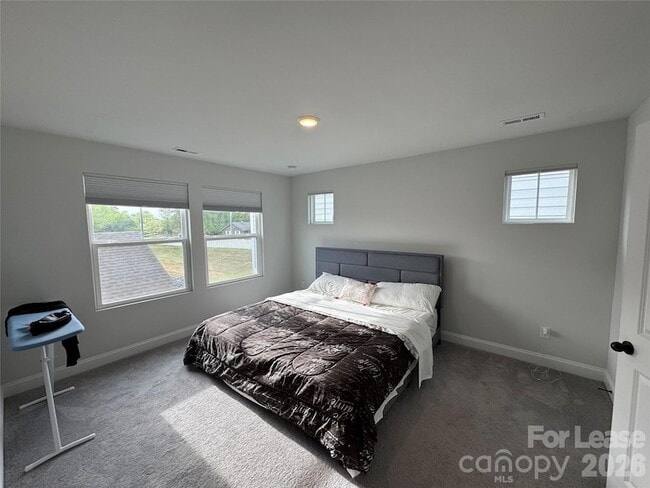 Building Photo - 335 Ladybird Ln