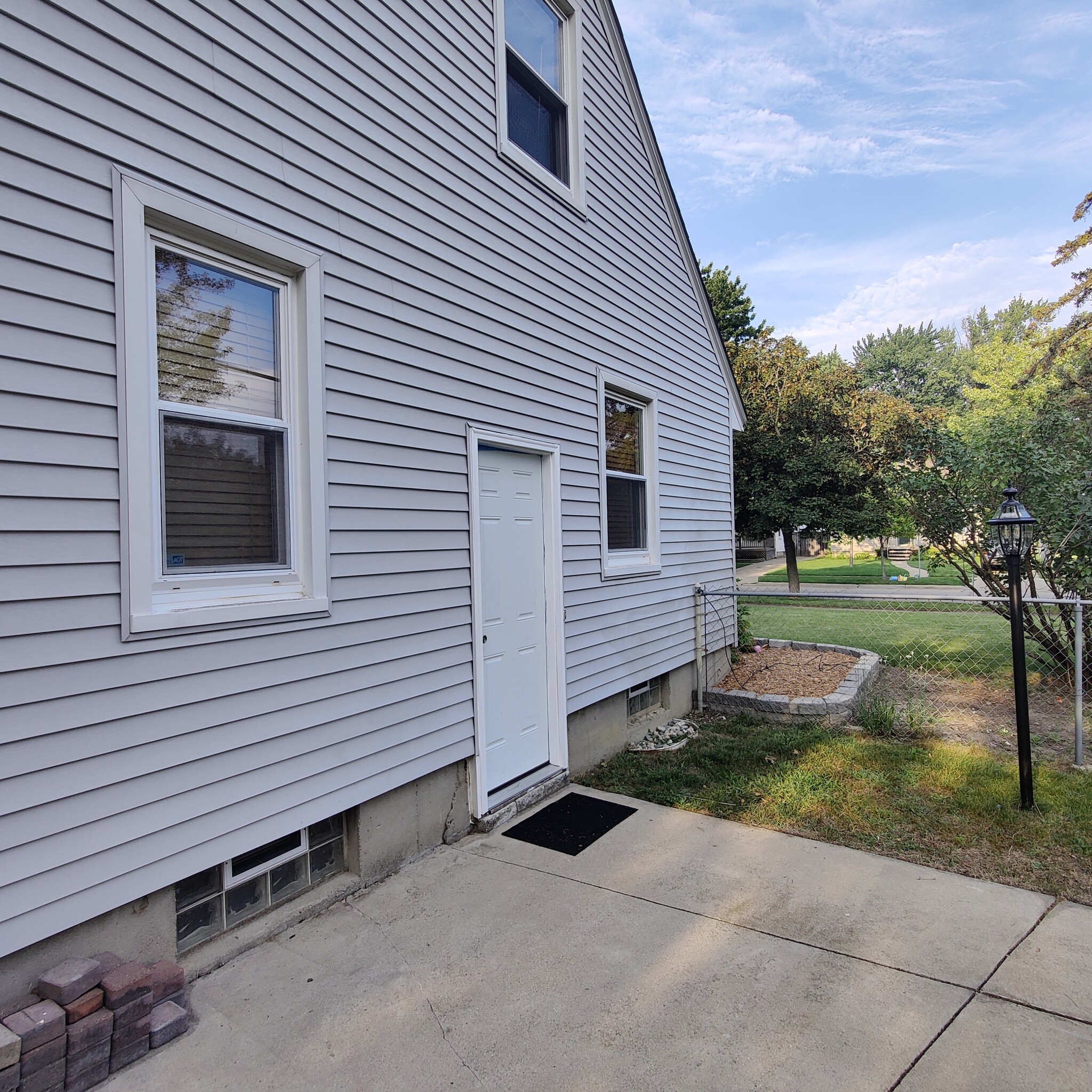 Building Photo - 3403 Woodland Ave