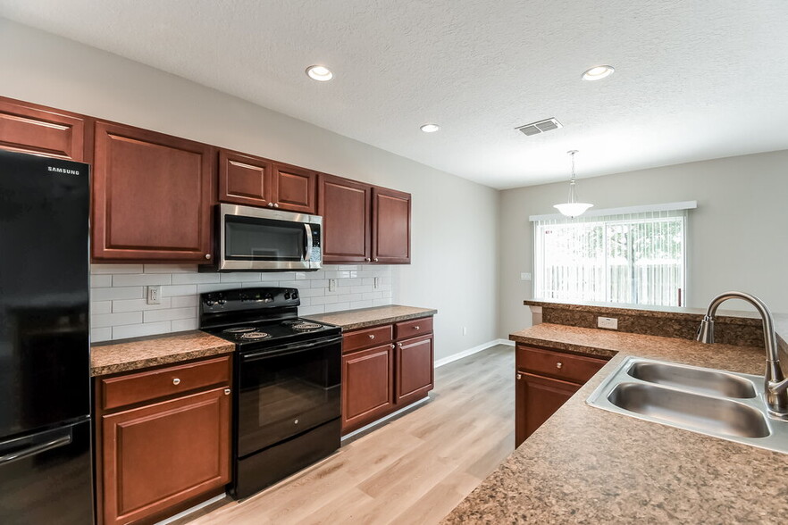 Building Photo - 5120 Magnolia Valley Dr