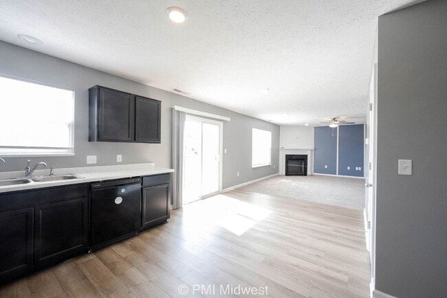 Building Photo - 3975 Fenwick Ln