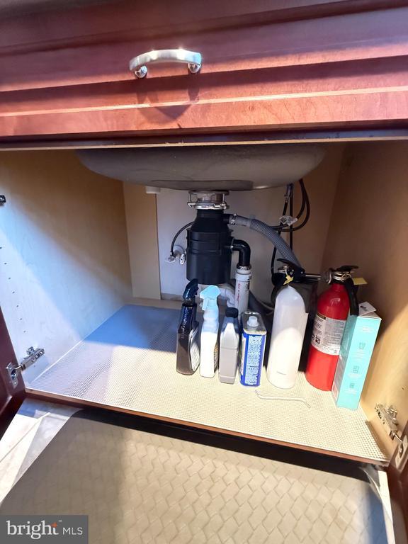 Building Photo - 10002 Oakton Terrace Rd