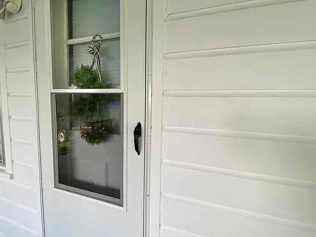 Building Photo - 143 Shenandoah Dr