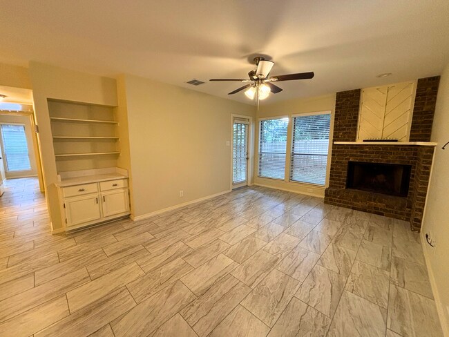 Building Photo - Move-In Special. ½ off the first full month's rent with a 12-month lease.