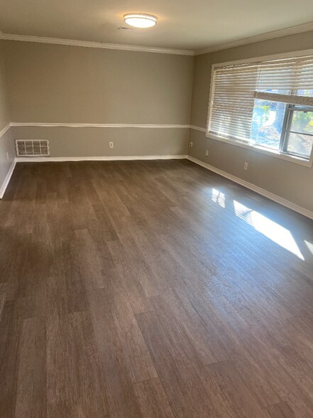 Building Photo - 1619 Dudley Ln