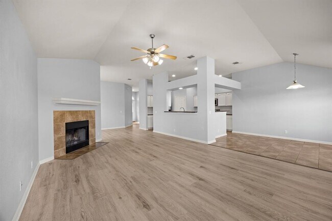 Building Photo - 1323 Anna Palm Way