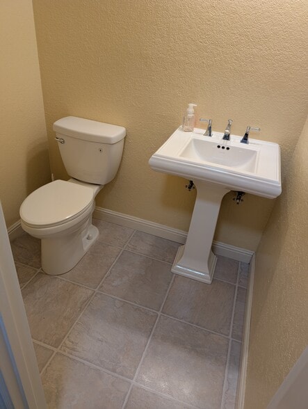 Building Photo - 1952 Pomar Way