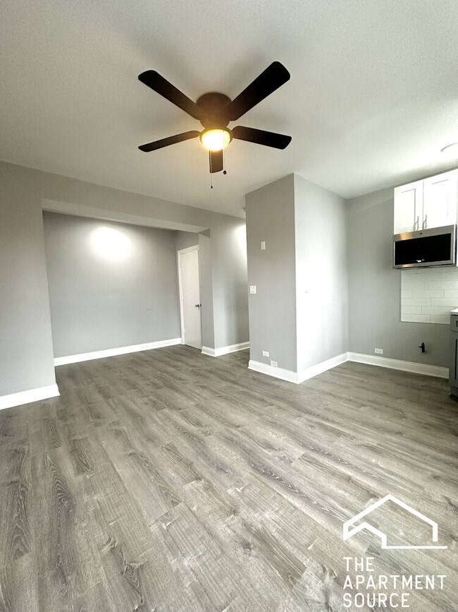 Building Photo - 4031 N Kenmore Ave