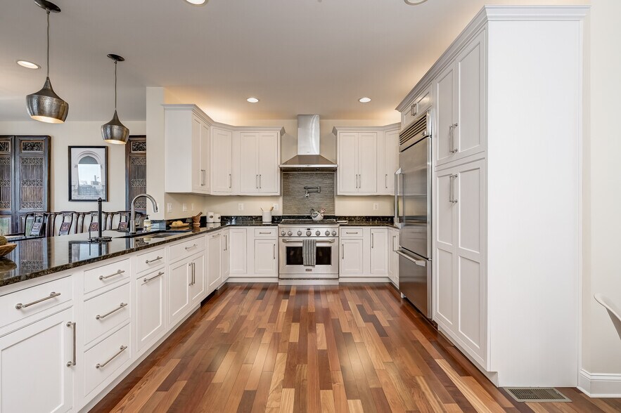 Building Photo - 621 Ponte Villas N