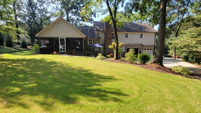 Building Photo - 4 bed, 2.5 Bath Home Available in Sugar Creek