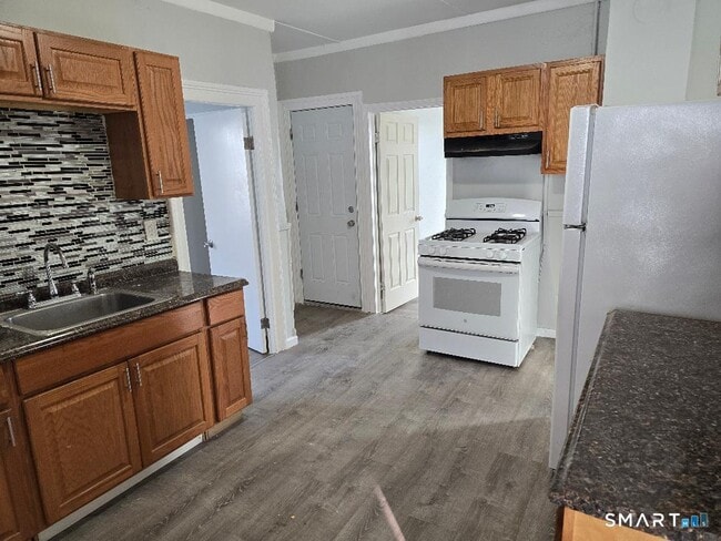 Building Photo - 176 Charles St