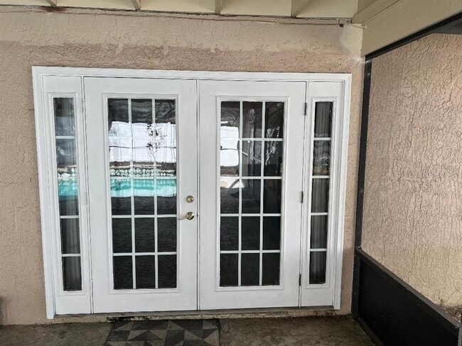 Building Photo - 200 Arbor Dr W