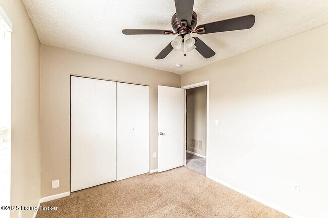 Building Photo - 9625 Combs Ln