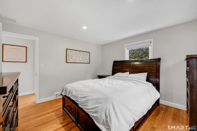 Building Photo - 443 Savage Hill Rd