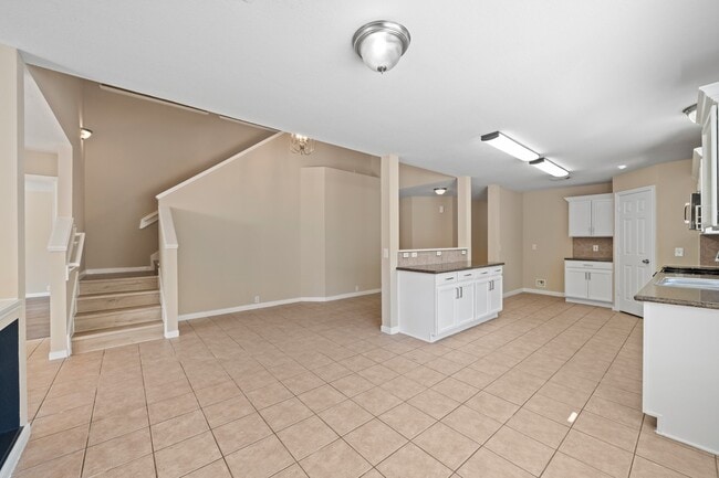 Building Photo - 10211 E Summit Canyon Dr