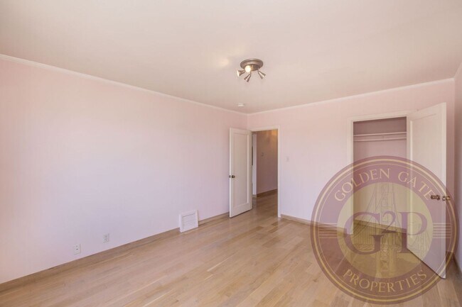 Building Photo - Collingwood Street - 450-452