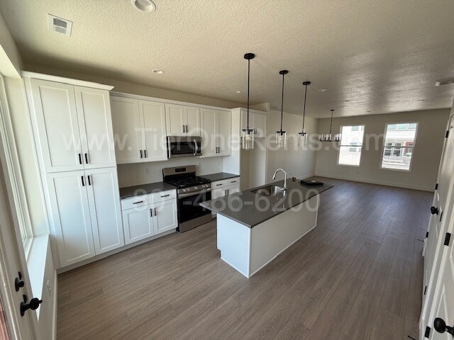 Building Photo - NO DEPOSIT option available for qualified ...