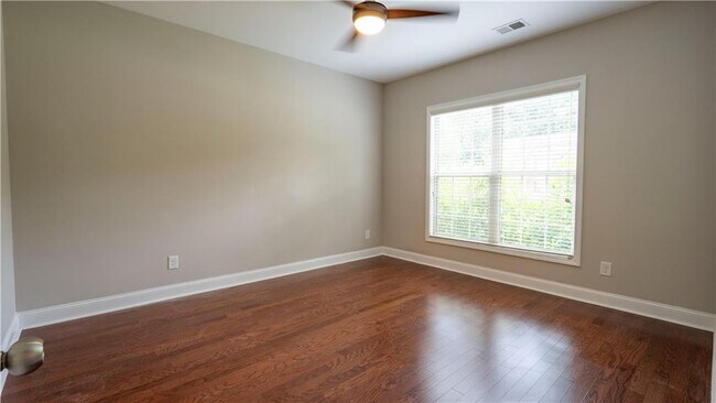 Building Photo - 3731 Ivy Lawn Dr NE
