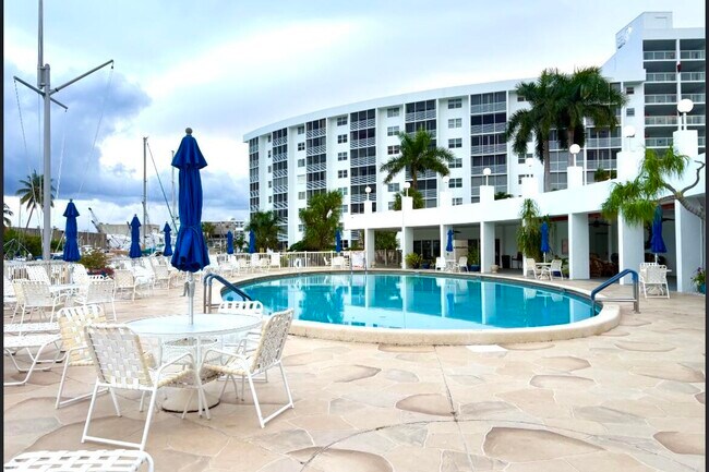 Building Photo - 2731 NE 14th Street Causeway