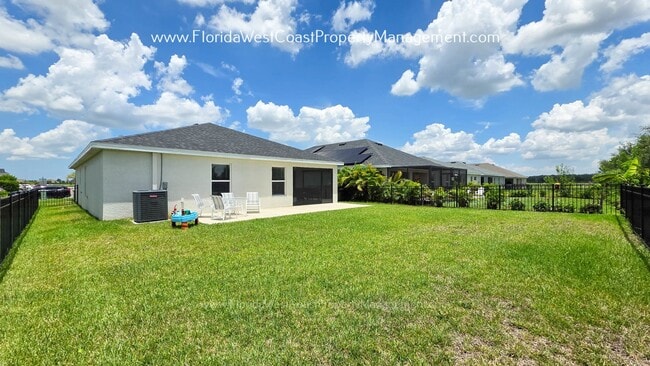 Building Photo - EXCEPTIONAL 3 BEDROOM/2 BATH HOME PLUS LARGE FENCED YARD! LONG TERM LEASE- UNFURNISHED!