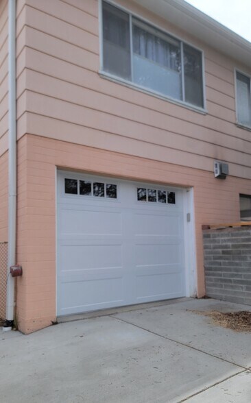 Building Photo - 221 S Alarcon St