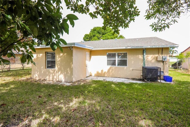 Building Photo - 3406 Ave Villandry