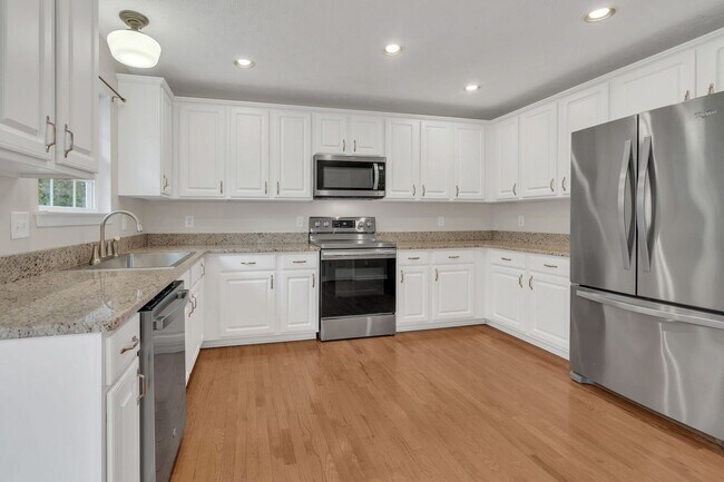 Building Photo - Beautifully Updated Home with Modern Finishes