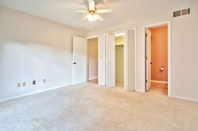 Building Photo - 2 Bedroom Condo On Holland's South Side