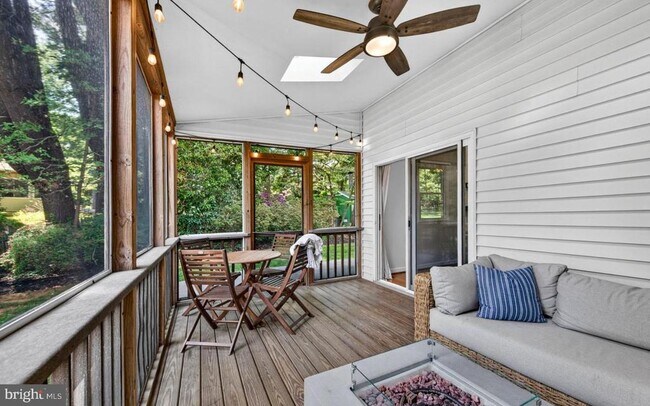 Building Photo - 1109 Hillcrest Dr SW