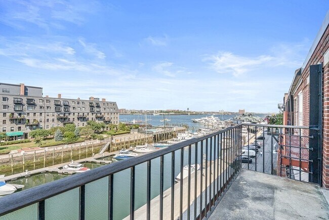 Building Photo - 33 Commercial Wharf